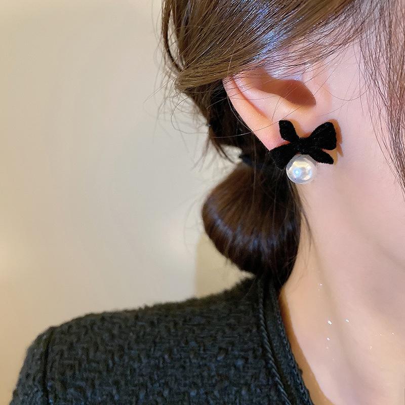 Trendy Butterfly Bow Earrings Pearl And Velvet High Fashion Ear Accessories
