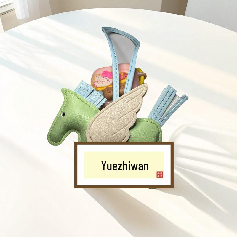 Pegasus Anhänger Schlüsselanhänger: Süßer Quaste, Kontrastfarbe, Cartoon-Einhorn-Anhänger aus Leder