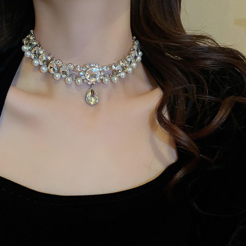 French Light Luxury Diamond-encrusted Artificial Pearl Necklace Retro Court Style Collarbone Chain Niche High-end Jewelry Women