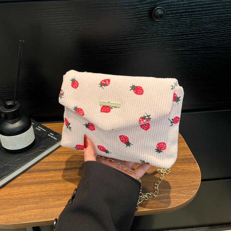 Large Capacity Strawberry Bag 2025 Summer Niche Design Chain Messenger Bag Female Cute Soft Girl Envelope Small Square Bag