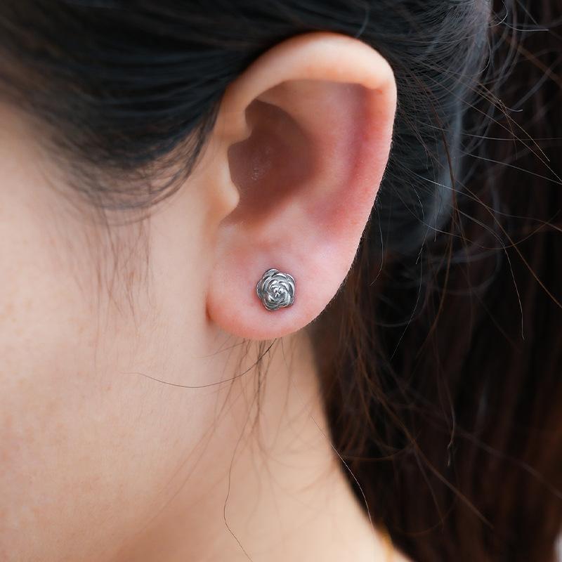 

Трендовые модные женские серьги-гвоздики из нержавеющей стали с розами, простой нишевый дизайн, украшения для ушей из 18-каратного золота