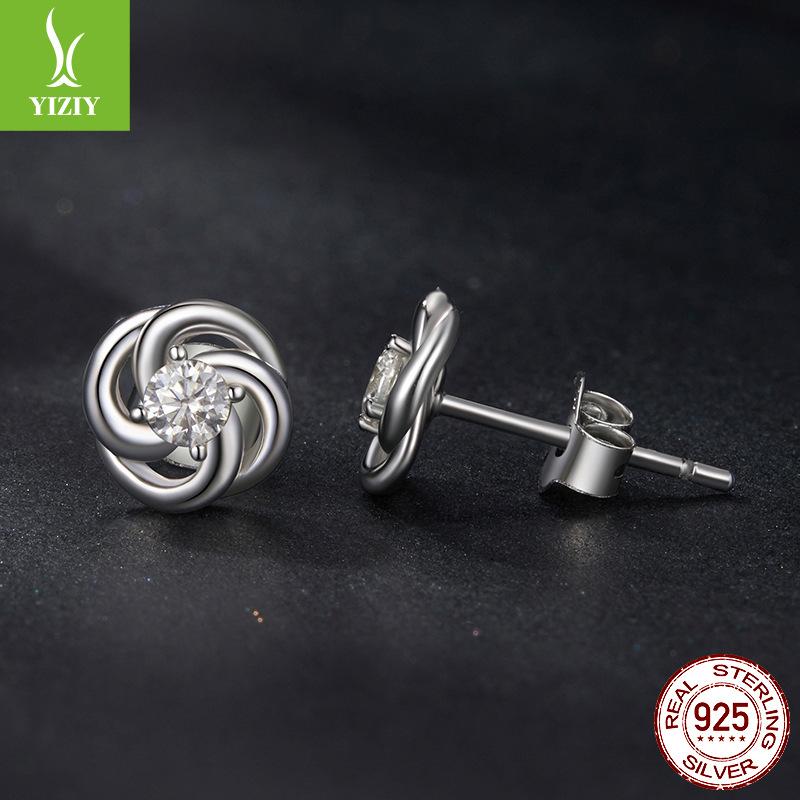 Four-Leaf Clover D-Color Moissanite Stud Earrings S925 Sterling Silver Simple Versatile Ear Hole Earrings Women
