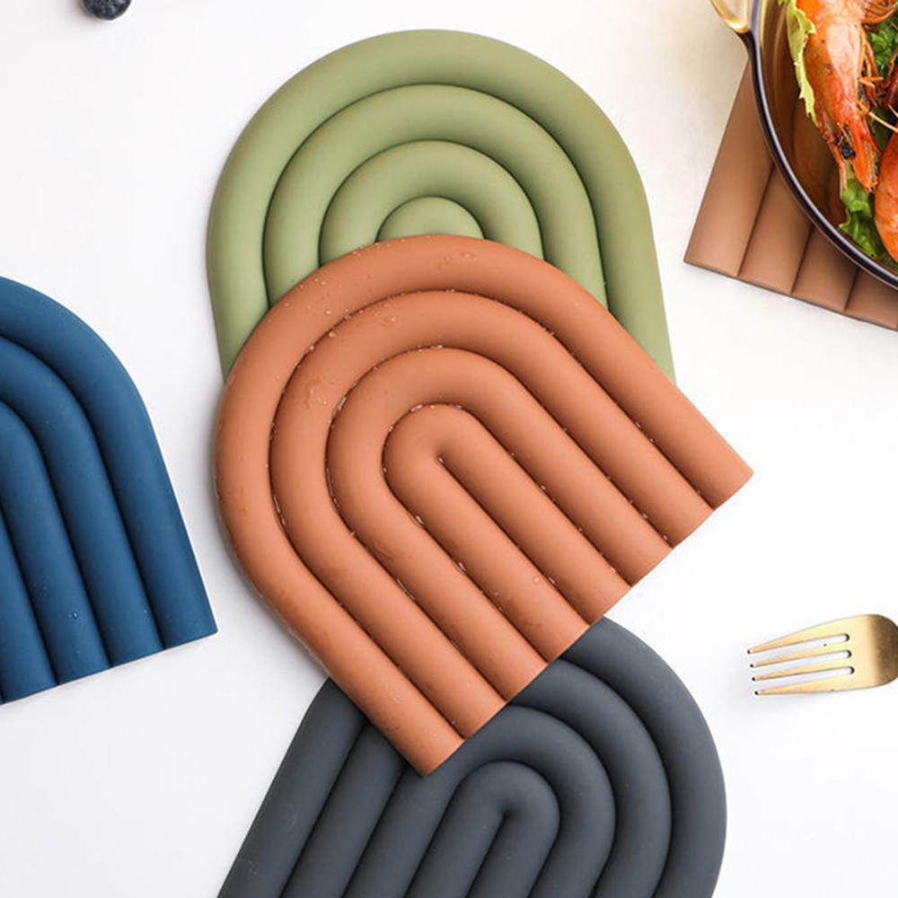 Tepelně izolační rohož ve tvaru U, vysokoteplotní domácí tácky, misky a talíře, silikonová podložka proti žehlení, podložka na stůl, prostírání