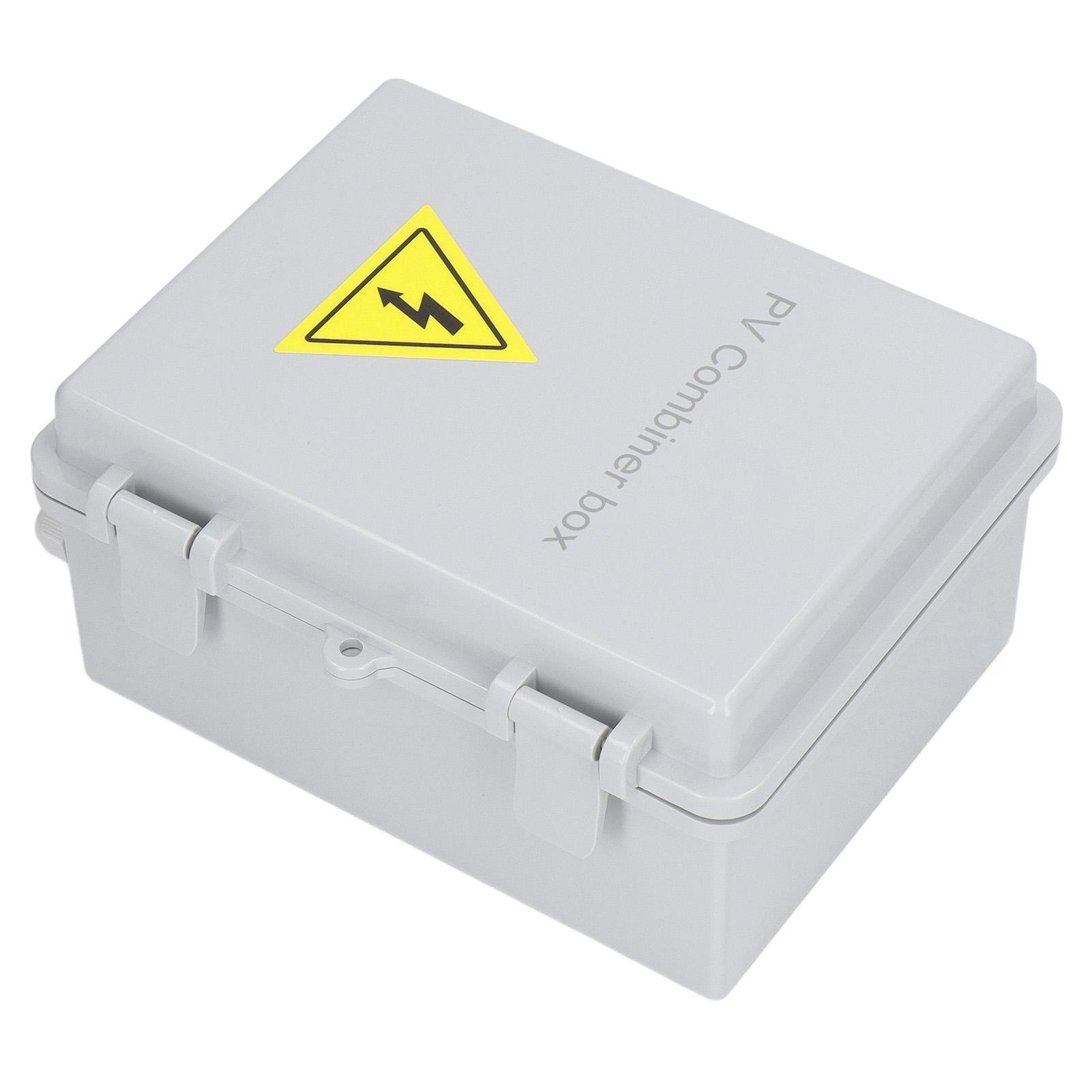 

Коробка фотоелектричного комбінатора Tongou 4 струни з номінальним запобіжником струму 15 А, розрядником перенапруги Фотоелектричний комбайнер