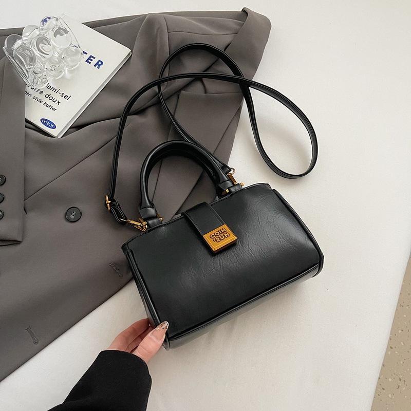 Retro texture fashionable portable small square bag women's autumn and winter new niche versatile shoulder messenger bag