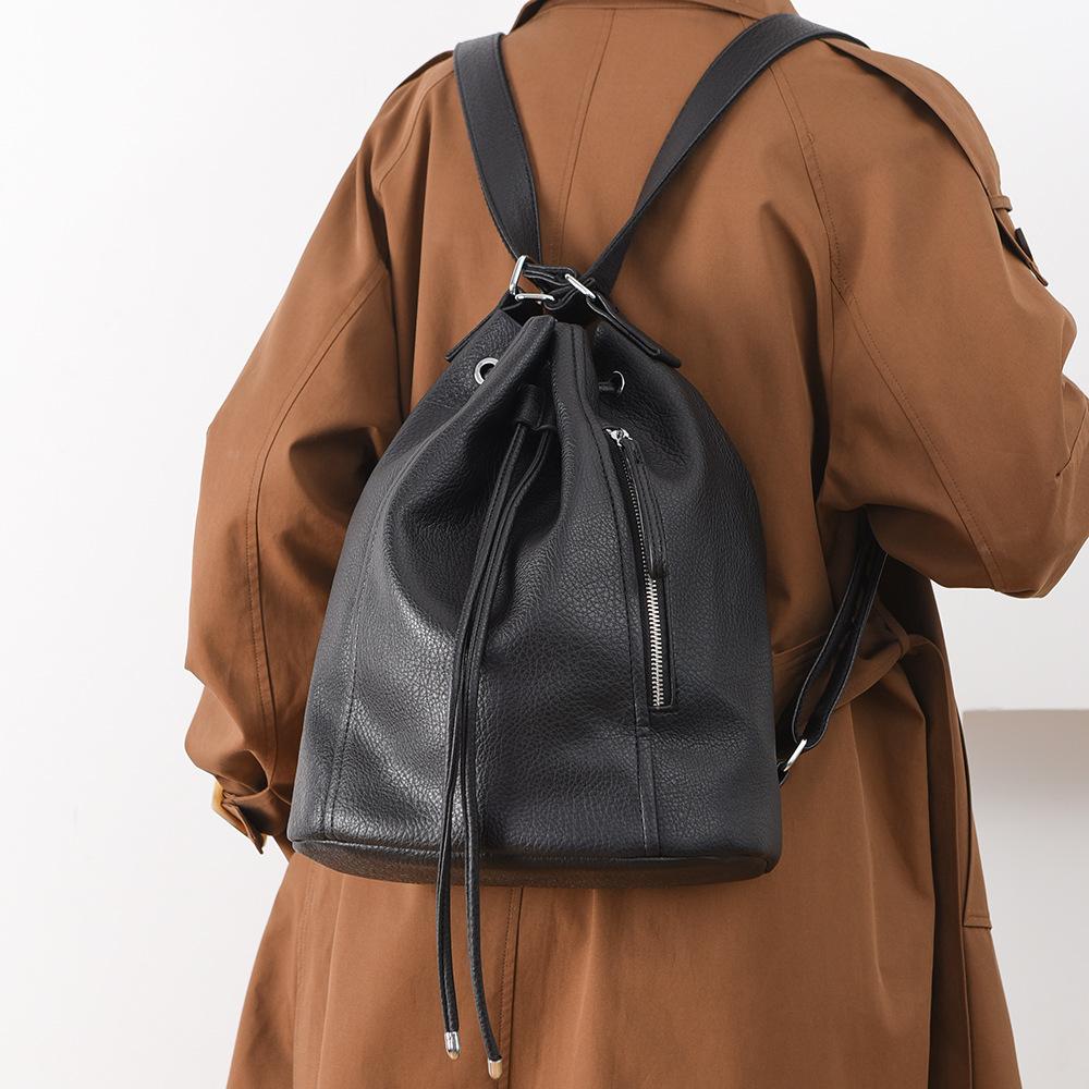 New Casual Retro Women's Backpack with Drawstring Design and Loose Fit, Large Capacity Commuting Bag for Women