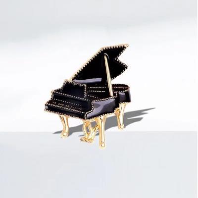 Temperament Piano Brooch Dripping Small Piano Musical Instrument Corsage Coat Jacket Suit Clothing Accessories Buckle