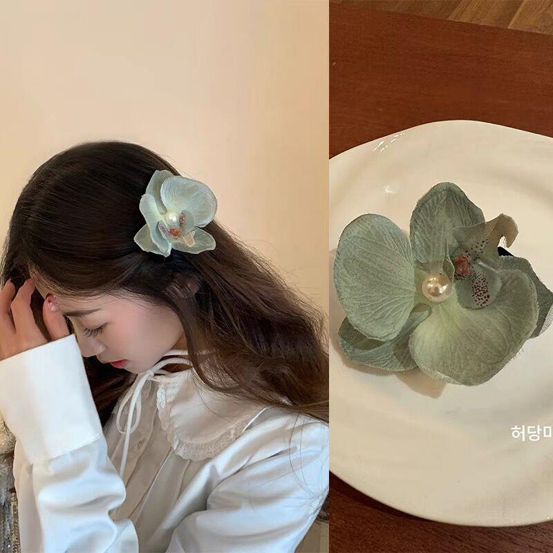 In This World, Wearing A Flower Bow, Orchid Flower Edge Clip, Female Atmosphere, Take A Photo, Bangs Clip, Seaside Vacation Headgear