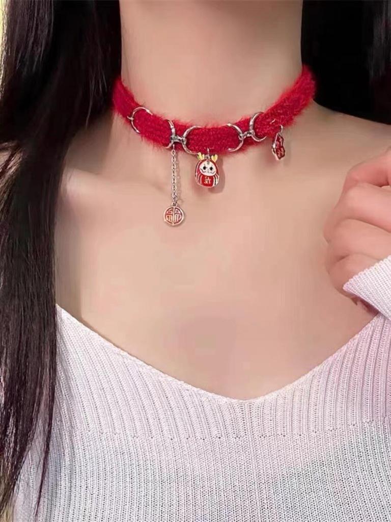 Colier Choker Retro cu Fluture din Lână Maillard și Set Brățară - Bijuterii Lanț pentru Pulover Toamnă/Iarnă pentru Stiluri Dulci și Cool.