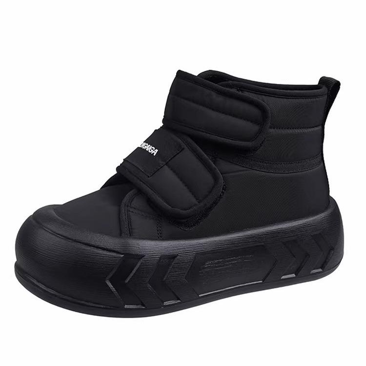 Bread cotton shoes are piled and thickened. New thick-soled waterproof, non-slip and warm snow boots in winter