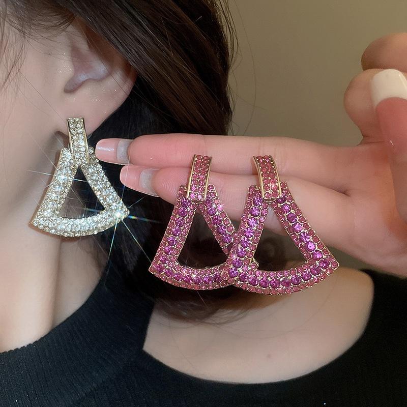 

European and American style geometric pendant earrings золотой