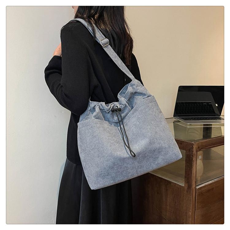Retro large-capacity shoulder bag, foreign corduroy cloth bag new Japanese and Korean casual simple messenger bag women's bag