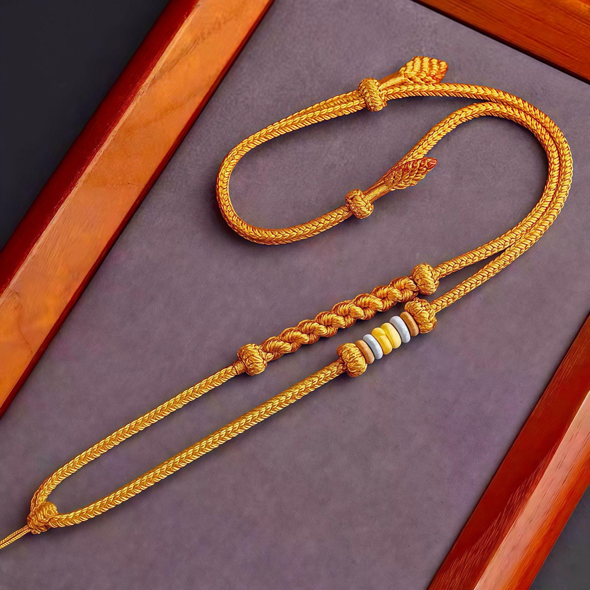 

Подвеска из янтаря и золотистого нефрита на плетеном вручную шнуре с компасом «Восемь сокровищ»