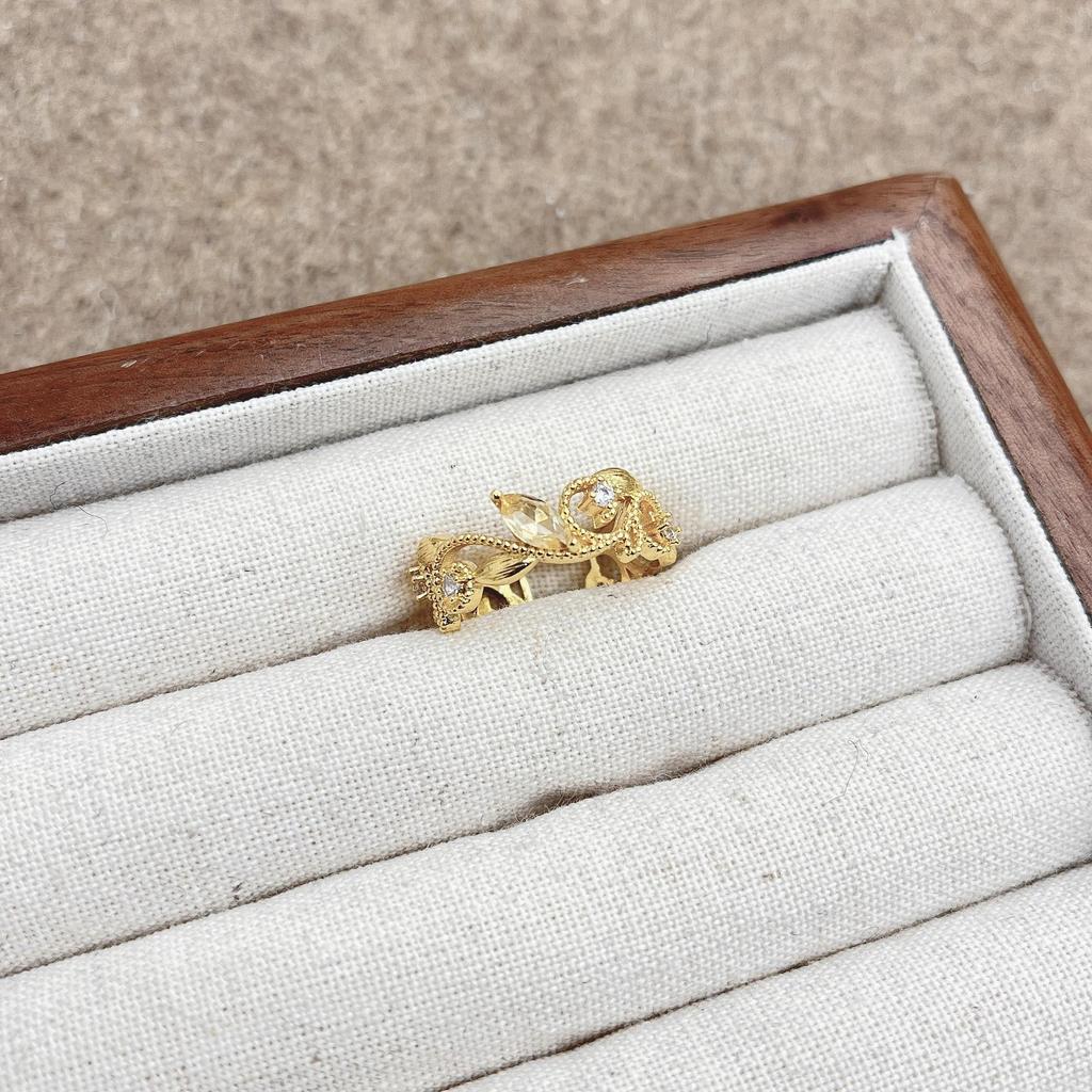 Xiaohongshu's Iris Hollow Ring: 2024 Fashion Luxury, Unique Personality, Versatile Accessory.