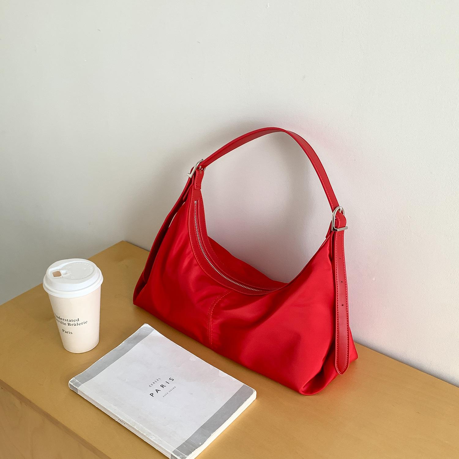 

New Korean Style Versatile Commuting Bag for Women with A High-end Feel Under The Armpit, Large Capacity Summer Casual Nylon Shoulder Bag красный