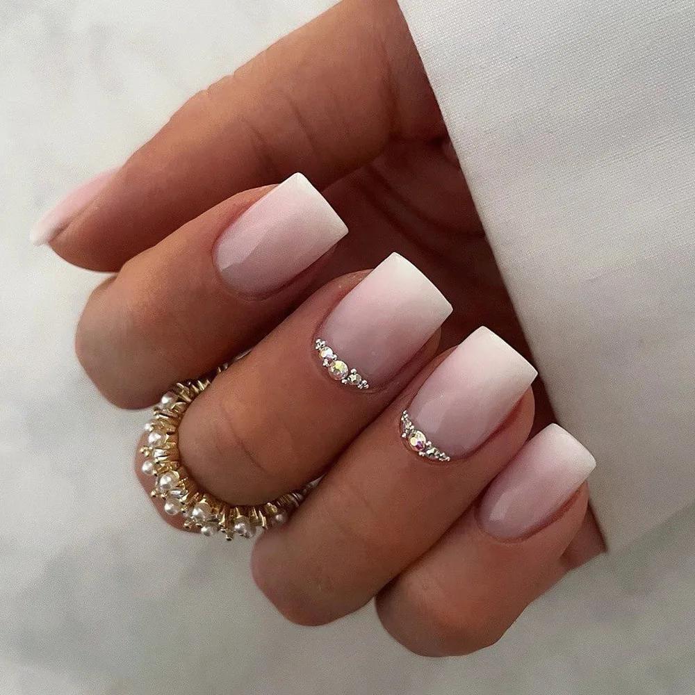 24 Stück Mittellange Acryl-Press-On-Nägel French Tip Falschnägel Set Abnehmbare Künstliche Nagelspitzen für Damen
