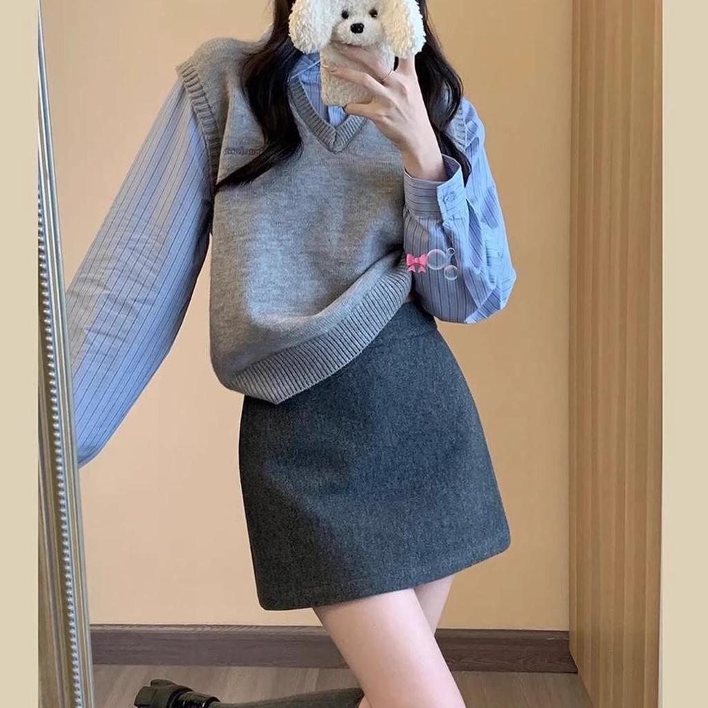 Women's Gray Wool Woolen High Waist Pencil Skirt - Winter 2026 Korean Style, Hip Wrap, Slimming, Versatile, Black.