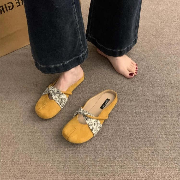 Internet celebrity flat-bottomed bag head half slippers women's summer wear 2025 new French Mary Jane Muller small sandals with skirt