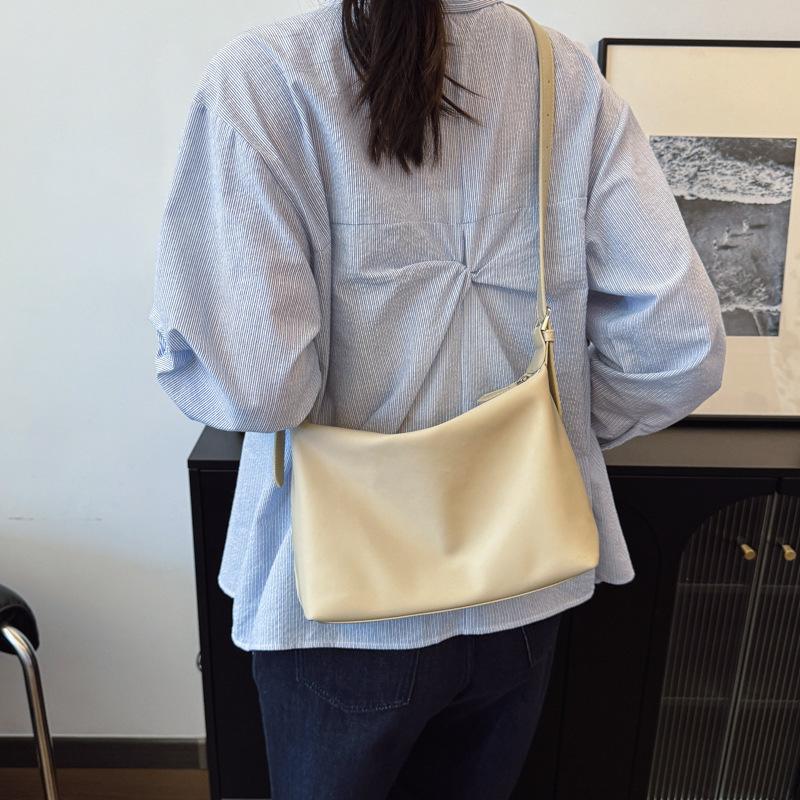 Korean simple shoulder underarm bag women's 2026 spring new large-capacity commuter tote bag