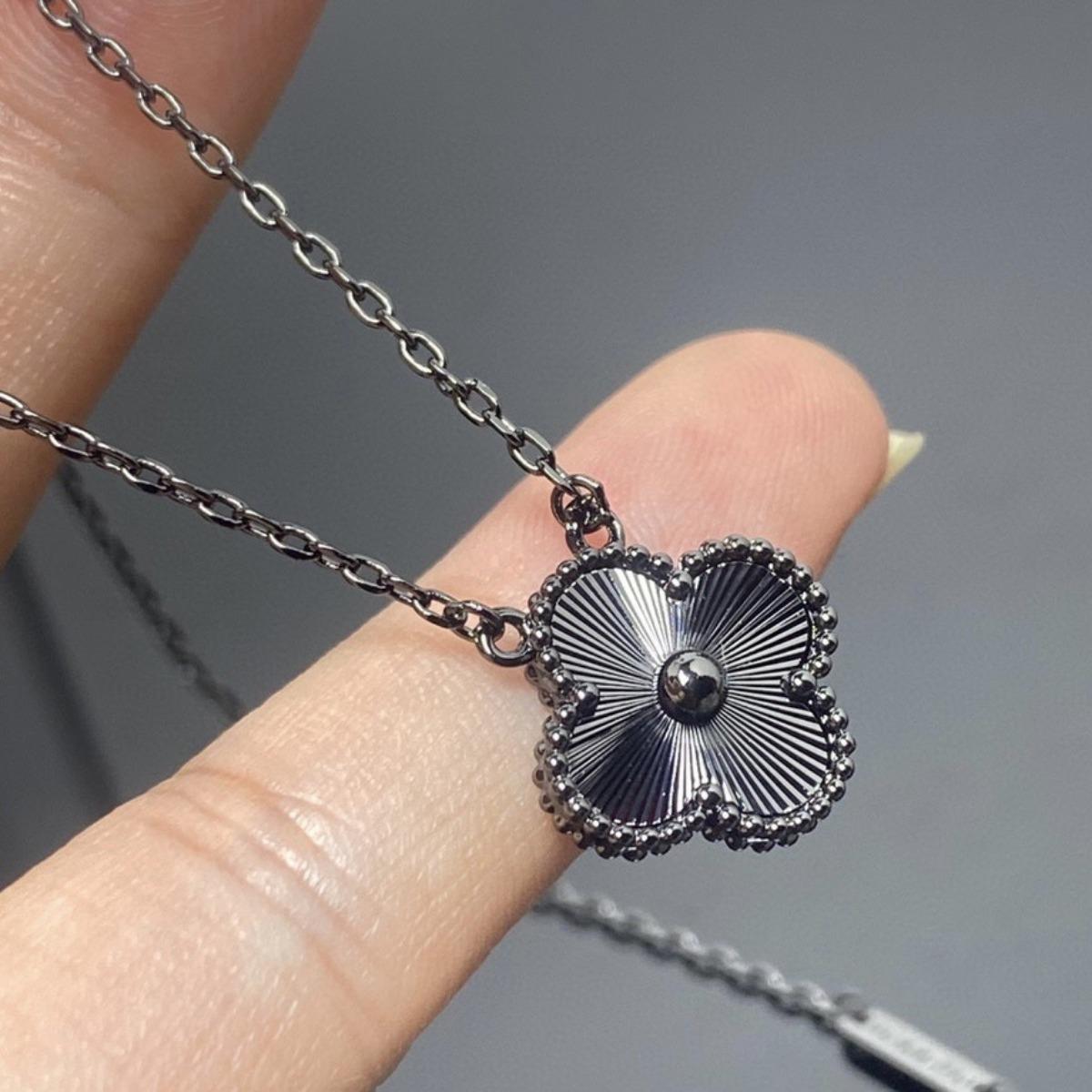 

Модное ожерелье с четырехлистным клевером, женская счастливая трава, двухсторонний перламутровый кулон, не теряет цвет, старшая цепочка с чувством ключицы