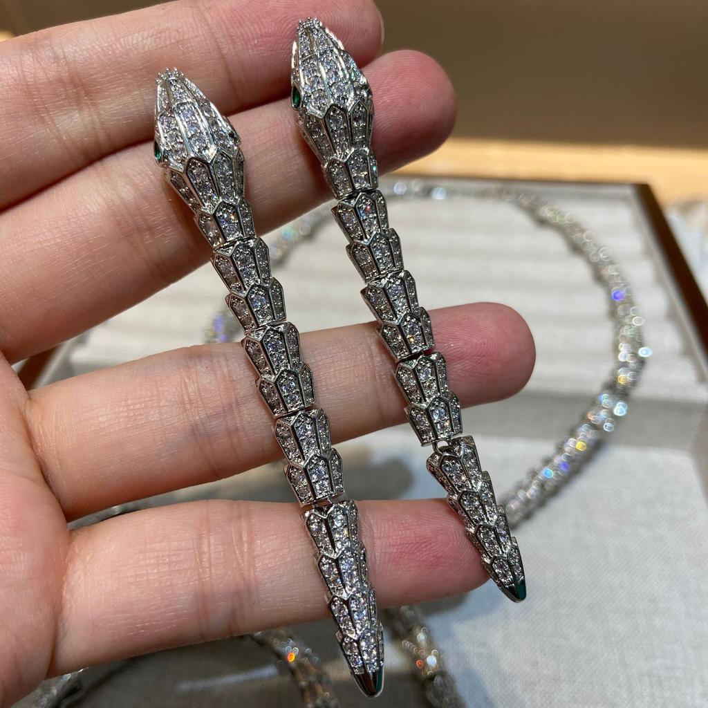 Haute Couture Schatz Kupfer Diamantbesetztes Schlangen Schmuckset Laufsteg Exquisit Nische Rhodinierte Seiko High-End Halskette Ohrringe