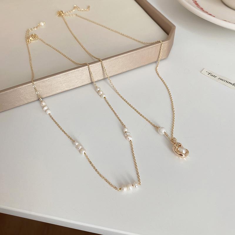 Butterfly Irregular Pearl Necklace Medieval Vintage Temperament Collarbone Chain Versatile High-end Jewelry