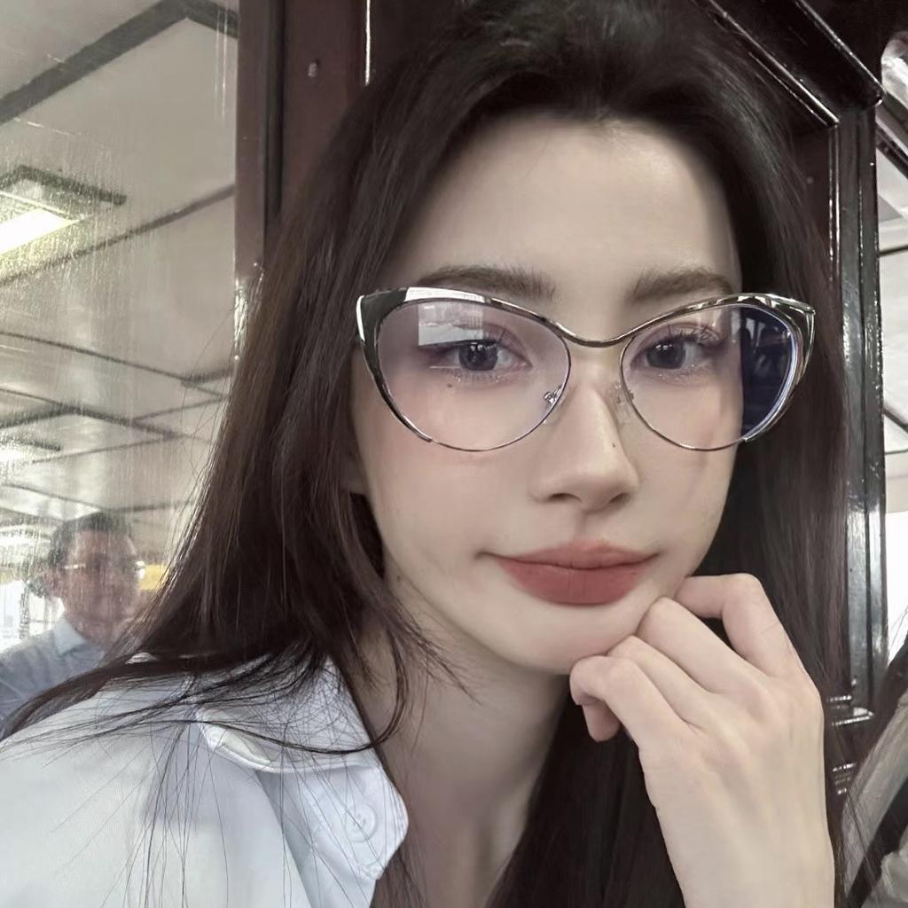 Fashion Unisex Round Plain Glasses for Men Women Metal Frame Glasses for Party Eyeglasses Silver Cat Eye Frame for Female