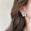 Vintage Imitation Pearl Flower Stud Earrings Earrings For Wmen White Luxury Niche Designer Ladies Earrings Party Gift Accessorie