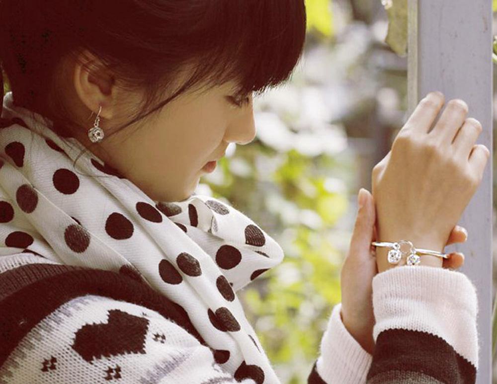 Simple Women'S Floor Ball Control Bracelet Platinum-Plated Lady Temperament Jewelry Cold Wind Opening