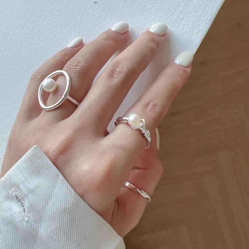 Trendy And Elegant Adjustable Pearl Ring For Women With Fashionable Geometric Elements