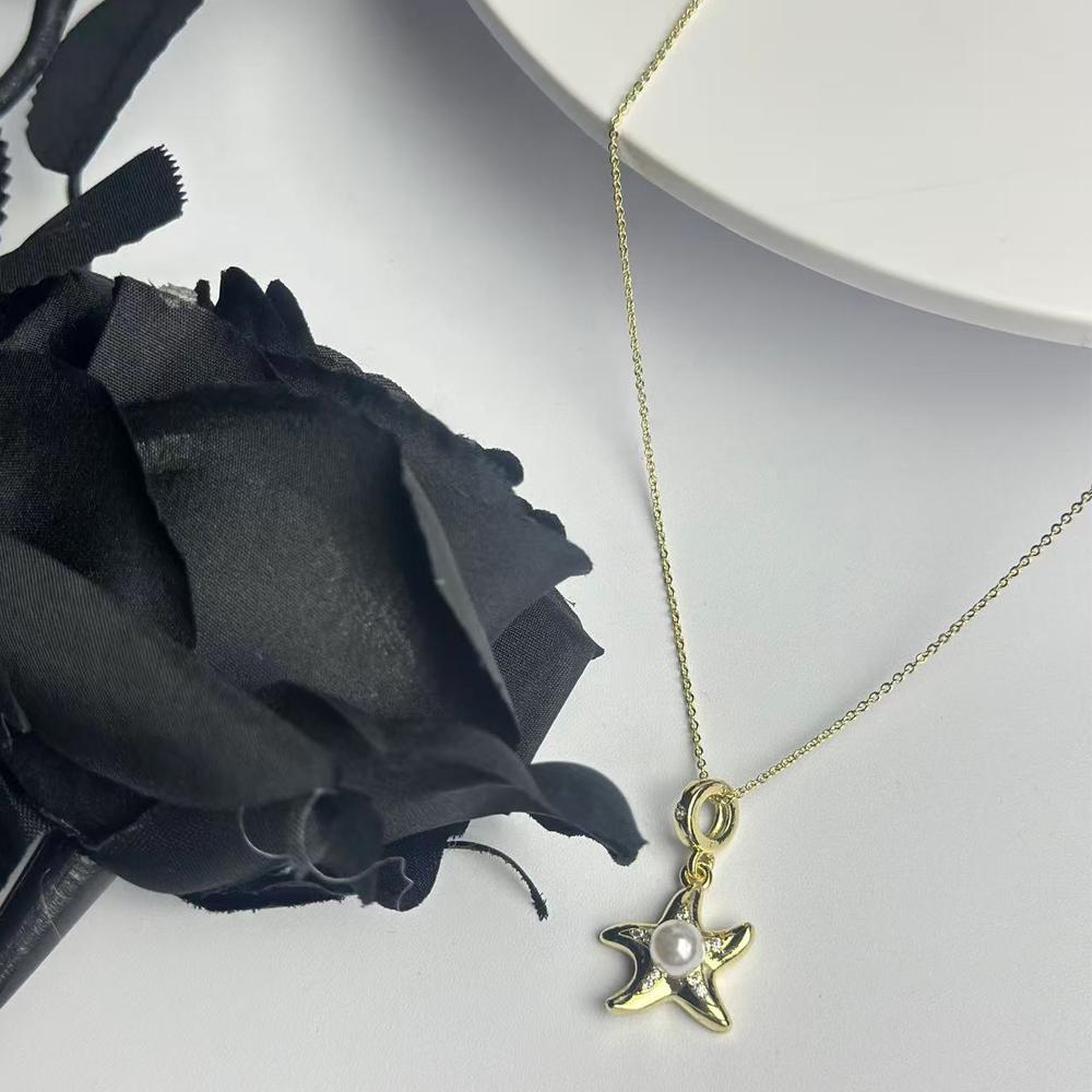 

Korean version of fashion love personality five-pointed star pendant new Tanabata Douyin with the same Internet celebrity smart United States