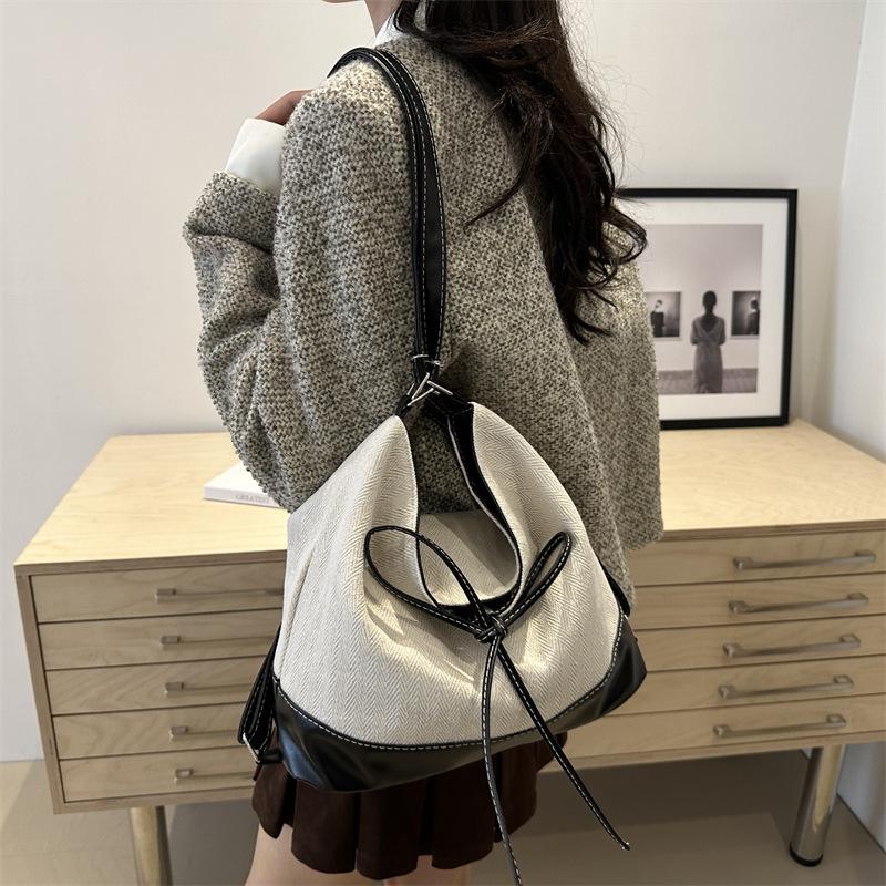 Tote Bag Simple Personality Only Beautiful Woman Summer Large Capacity Bag 2025 New Casual Retro Commuter Handbag