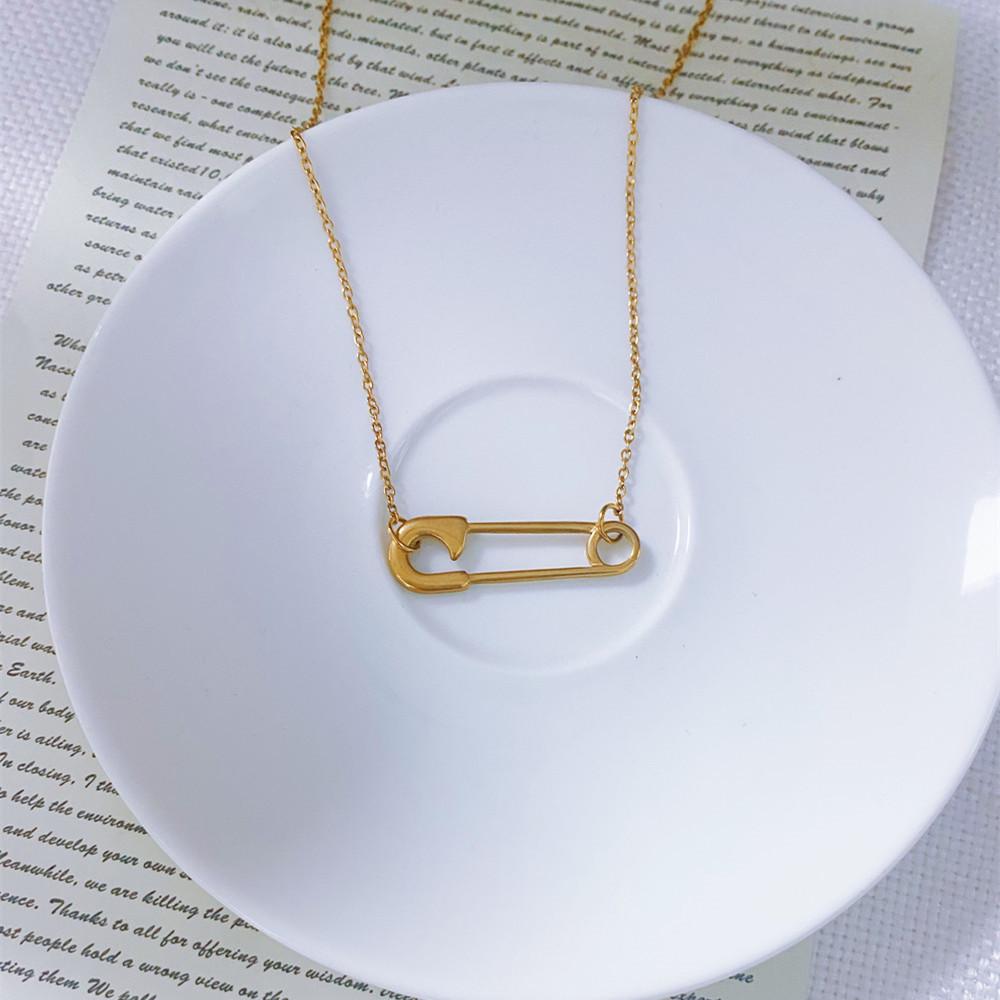 Goldene Brosche Büroklammer Schlüsselbein Kette Halskette - Nischen Design Schmuck für Damen, Nicht verblassende Titanstahl Accessoires