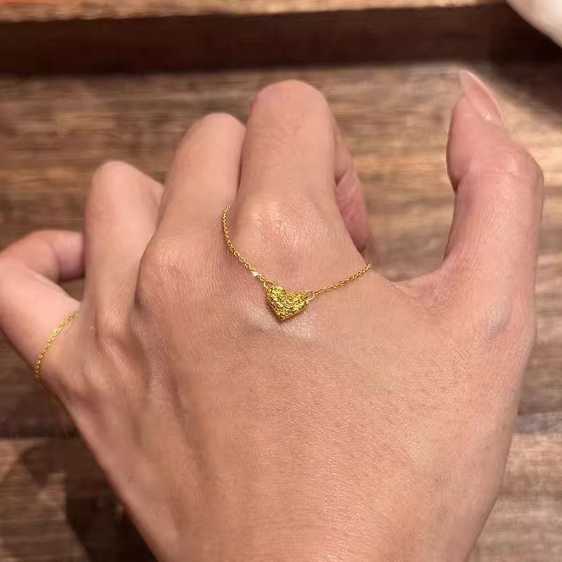 Gold Crushed Ice Eis Mini Liebes Halskette Damen Einfach und Edel Leichter Luxus Nische Schlüsselbein Kette Anhänger