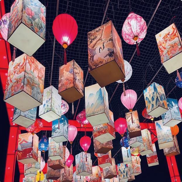 Cultural Tourism Homestay: Calligraphy, Poetry & Lantern Decor In a Scenic Chinese-Style Landscape
