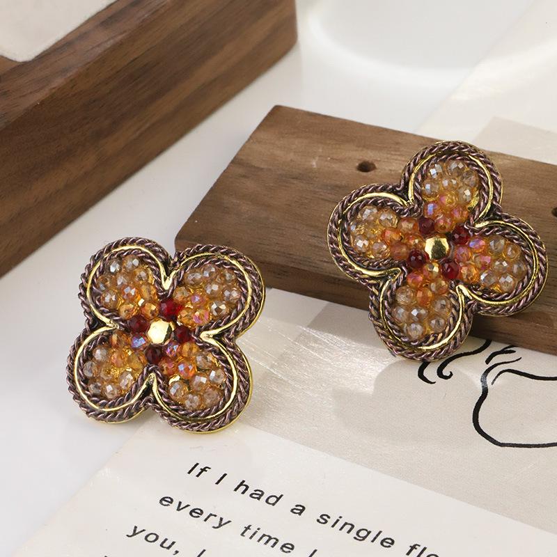 

French Retro Luxury Diamond-Studded Floral Earrings: Elegant Hong Kong Style, Versatile & Unique. коричневый