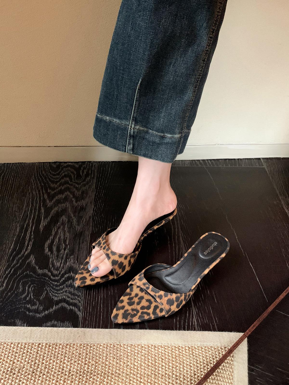 

Sheepskin grape mother French elegant pointed head with open toe to increase the height of leopard print fine heels cool slippers women s summer wear 40