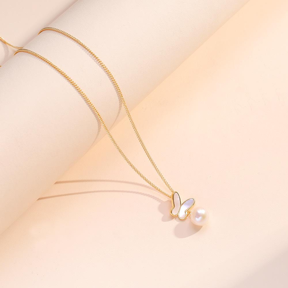 Butterfly Necklace with Color-Retaining Zircon - Fashionable, Versatile Women's Jewelry Accessory.