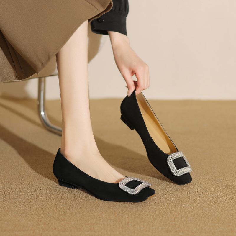 

French women s four-season shoes retro light mouth single shoes spring and summer new square buckle solid color small leather shoes commuter low heel 39 чёрный