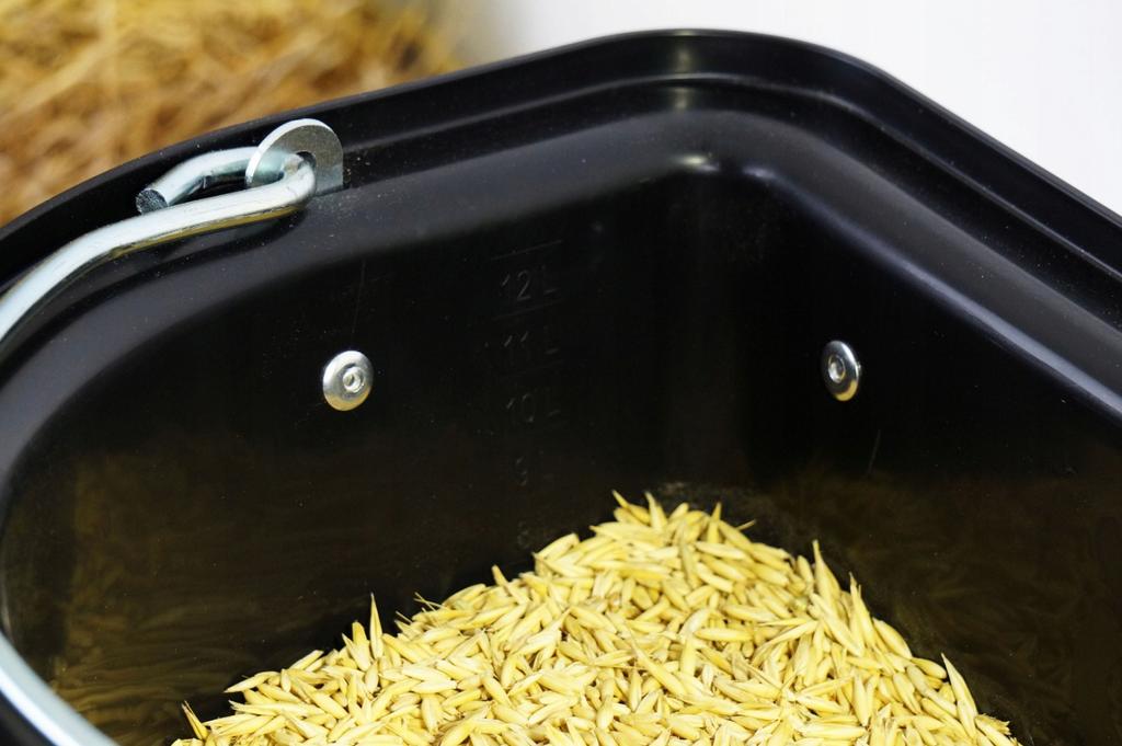 Feed trough with sling and bow, 12 l, BLACK