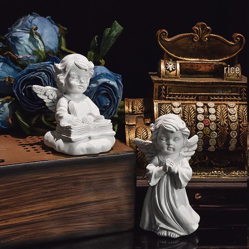 Statua Angioletta Nordica in Resina: Ornamento Creativo per Libreria del Soggiorno.