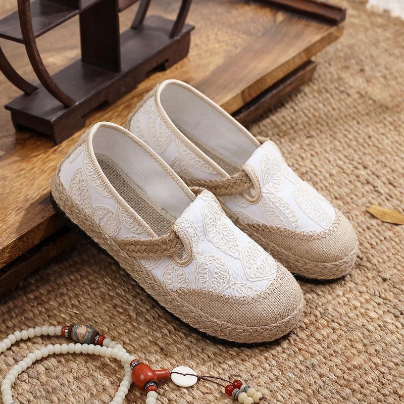 Customized old Beijing cloth shoes women's breathable middle-aged and elderly mother shoes soft sole non-slip middle-aged and elderly women's one-ped