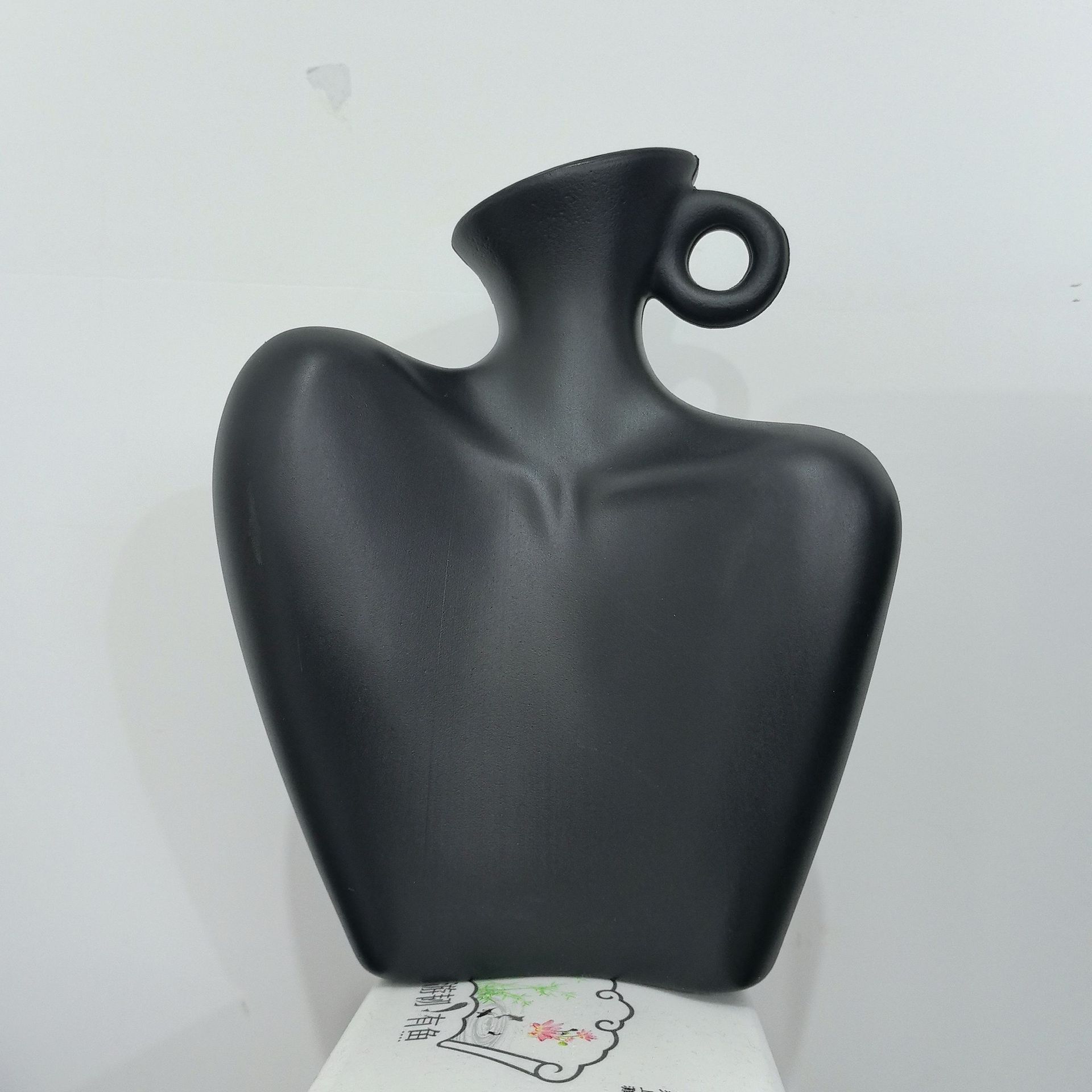 

Elegant Beauty Neck Display Stand for Storing Jewelry like necklaces, earrings and pendants. Durable Dresser Tabletop Vase Decor чёрный