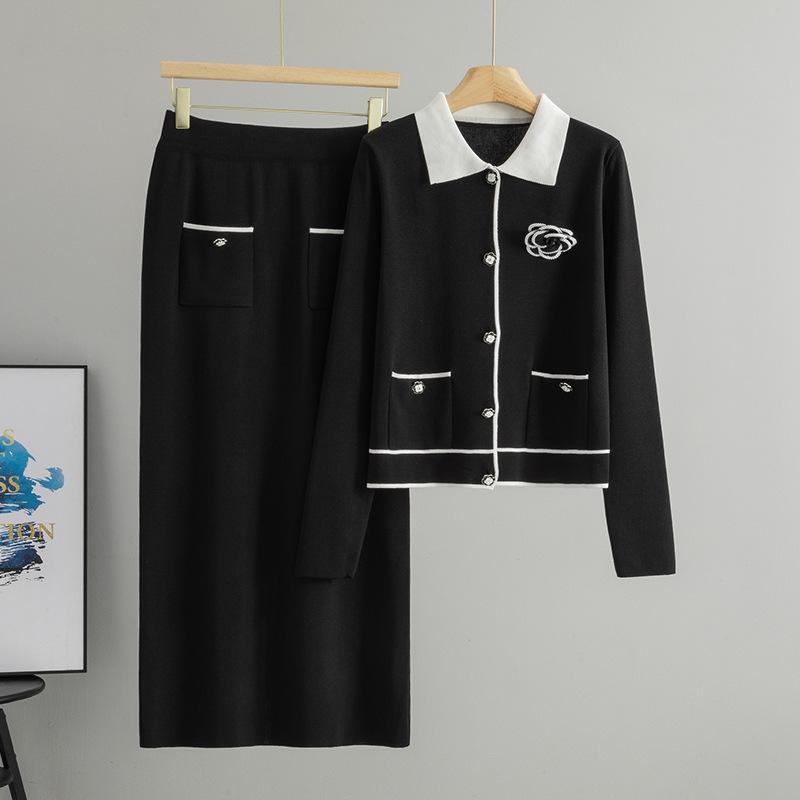 Die neue Herbst- und Winterkollektion bietet ein farblich abgesetztes Revers, ein modisches einreihiges Strickjacken-Set und einen figurbetonten Rock für Damen.