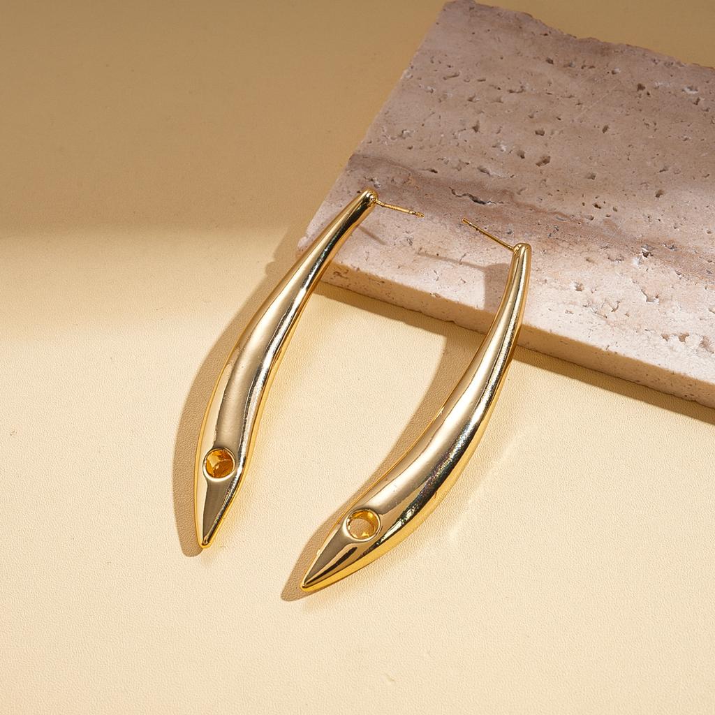 18K echt vergoldetes Metall glänzende Ein-Wort Silbernadel Ohrringe personalisierte Mode-Ohrringe