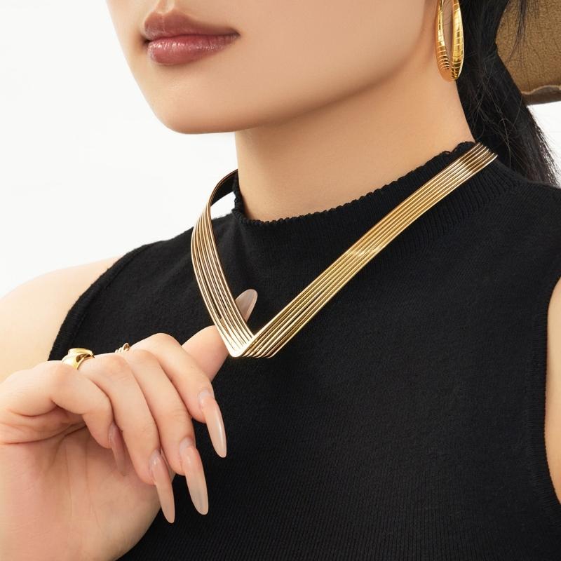 Modern V Neck Collar Jewelry Architectural Styles Stainless Steel Chain For Sensitive Skin
