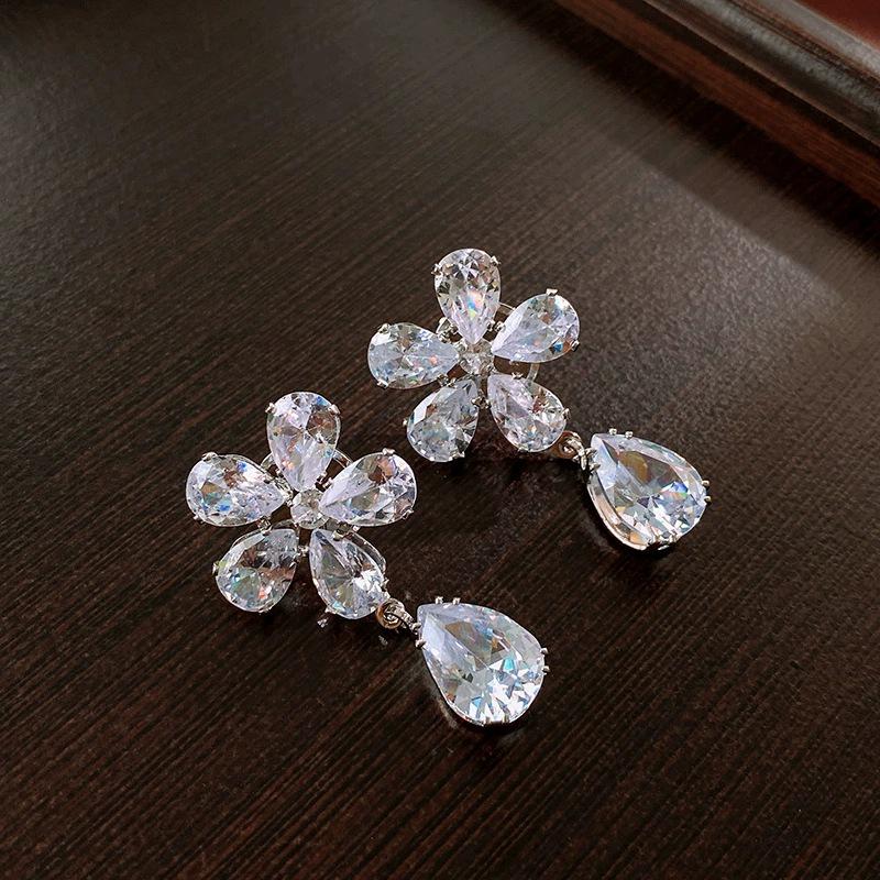 "High-End Luxury Drop Necklace and Earrings Set - European and American Niche Versatile Jewelry"