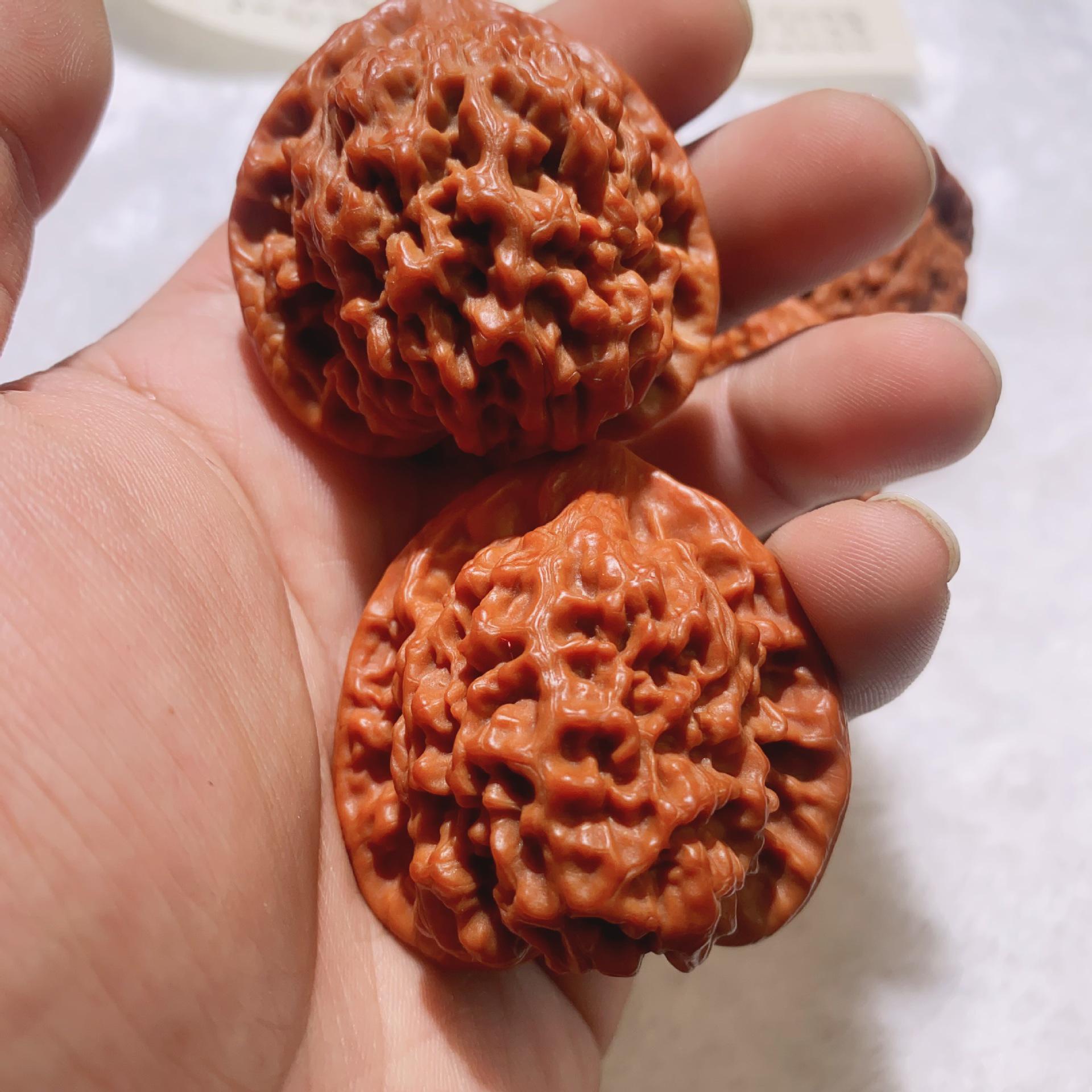 Wenwan Walnut Qilin Pattern Lion Head Handheld Display, Precisely Matched with High Toss Fine Craftsmanship