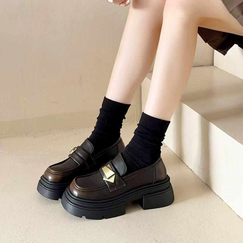 Zapatos pequeños de plataforma negros estilo británico de cuero para mujer 2025 primavera y otoño nuevos retro Mary Jane mocasines de un pedal zapatos sencillos