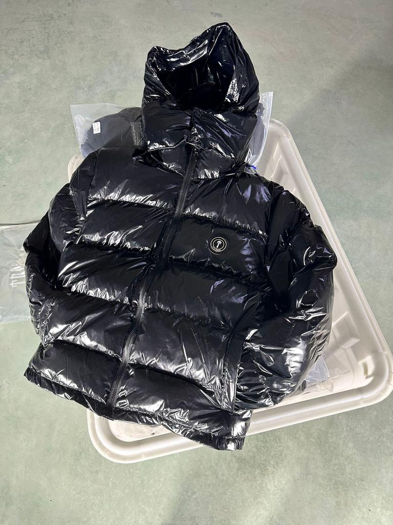 Trapstar Vyšívaná Americká Bavlněná Bunda s Kapucí a Stojáčkem - Nový Trendy Zimní Styl